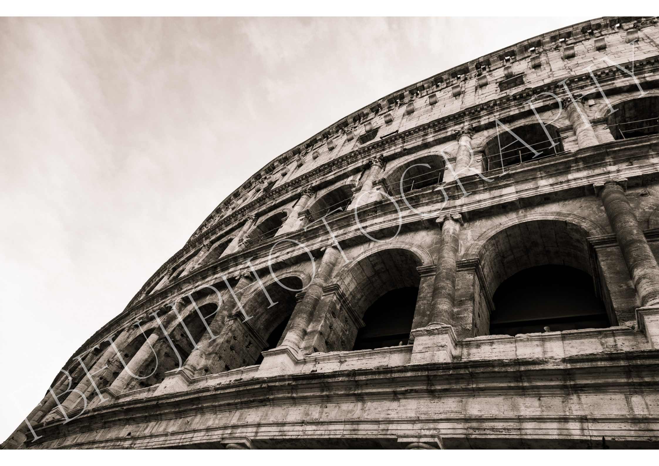 Kolosseum Rom – Fine-Art Fotografie in Sepia | Zeitlose Architektur Wandbild