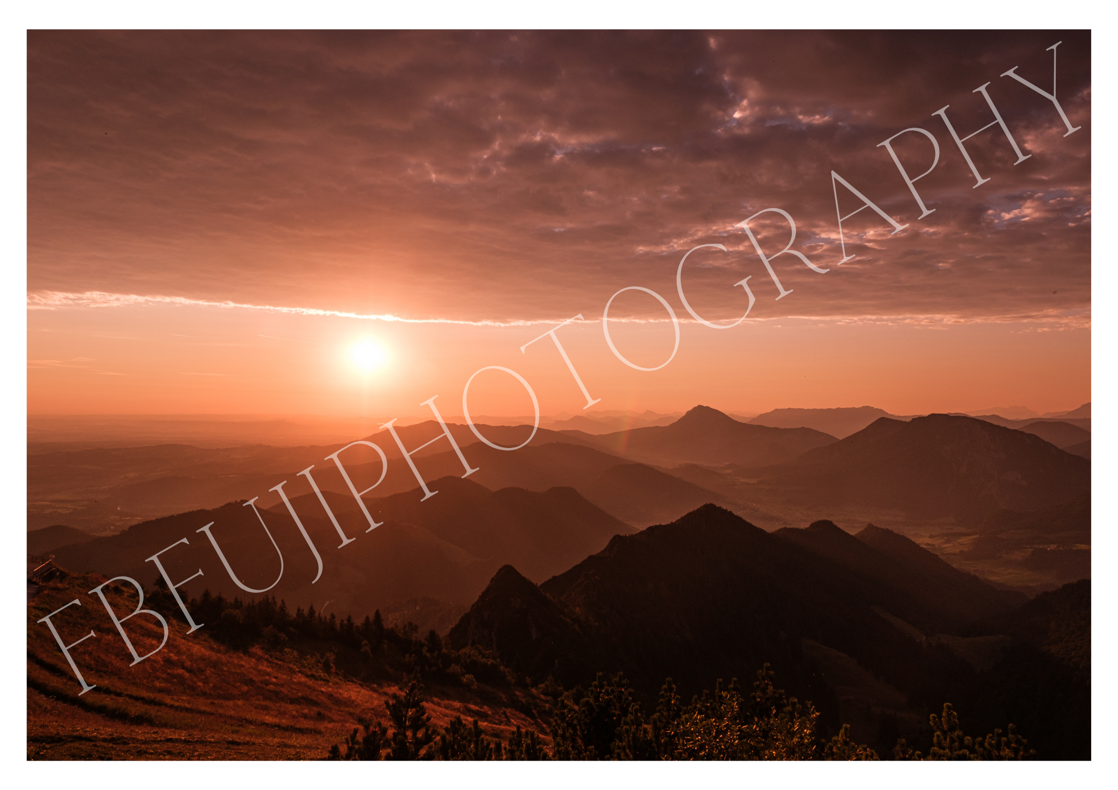 Chiemgau Sonnenaufgang – Fine Art Alpen Panorama | Goldenes Morgenlicht & Bergsilhouetten – Bayern Natur Wandkunst