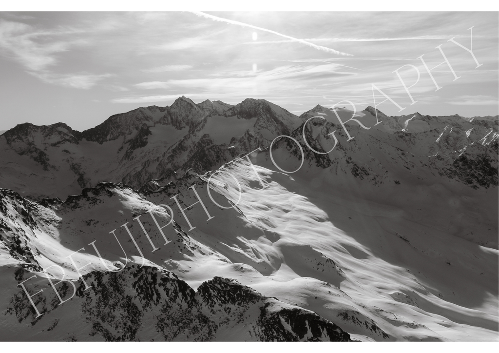 Alpine Silence – Schwarzweiß Fine Art Fotografie | Majestätische Schneelandschaft & Bergpanorama – Zeitlose Alpen Wandkunst