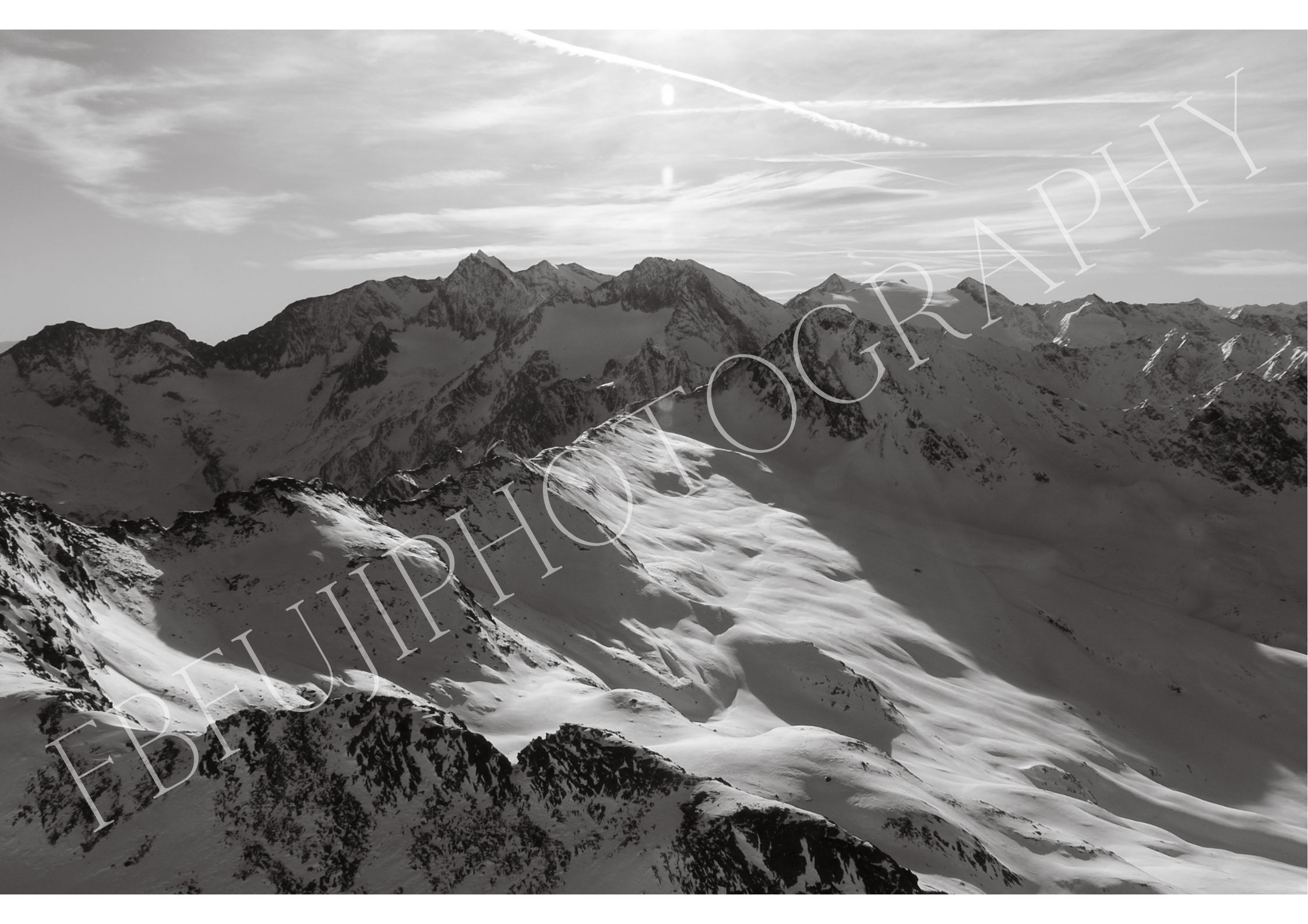 Alpine Silence – Schwarzweiß Fine Art Fotografie | Majestätische Schneelandschaft & Bergpanorama – Zeitlose Alpen Wandkunst