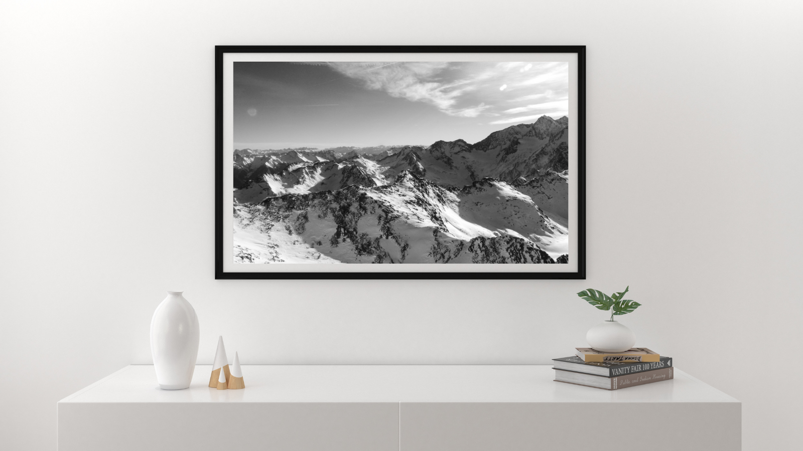 Alpine Majesty – Schwarzweiß Fine Art Fotografie | Weite Schneelandschaft & Bergketten – Zeitlose Alpen Wandkunst