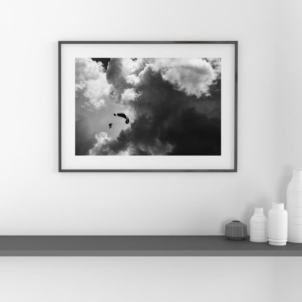 Paraglider Schwarzweiß Fotografie | Abenteuer Kunstprint | Modernes Wandbild