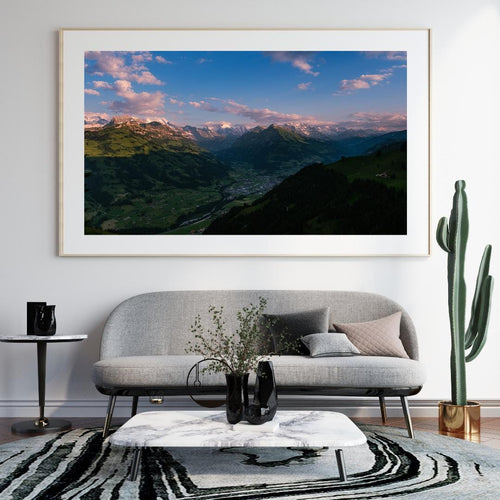 Alpen Panorama Fotodruck | Abendlicht in den Bergen | Landschaftsposter mit Talblick | Naturkunst für Wanddeko